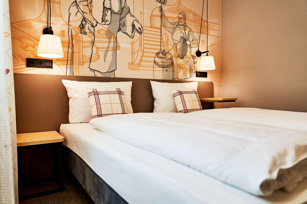 Mcdreams Hotel إنغولشتات الغرفة الصورة